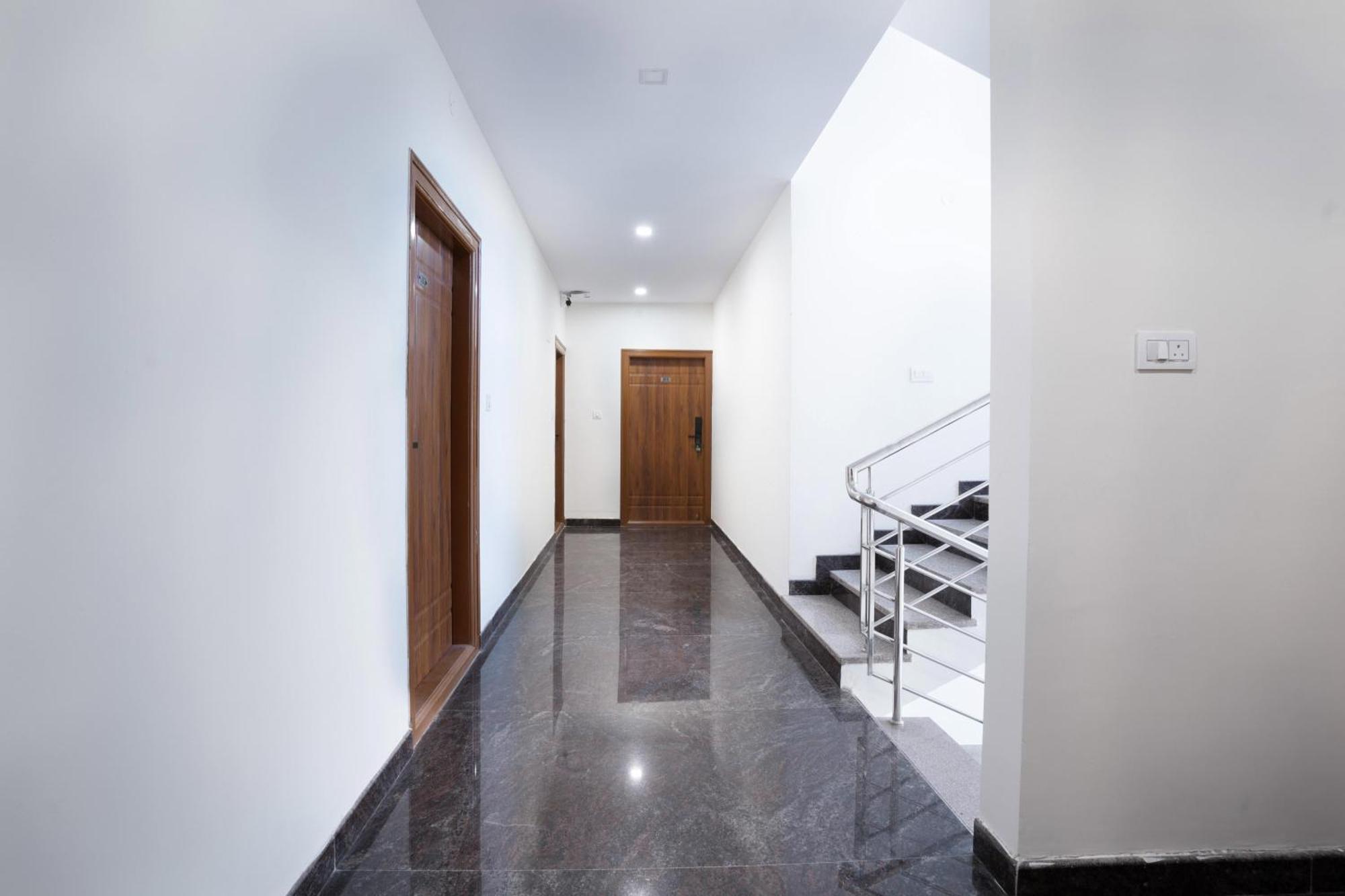 Treebo Galaxy Kings Suites, Hebbal Bangalore Exteriör bild