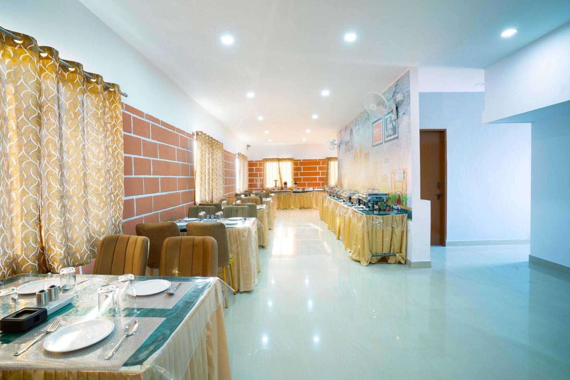 Treebo Galaxy Kings Suites, Hebbal Bangalore Exteriör bild