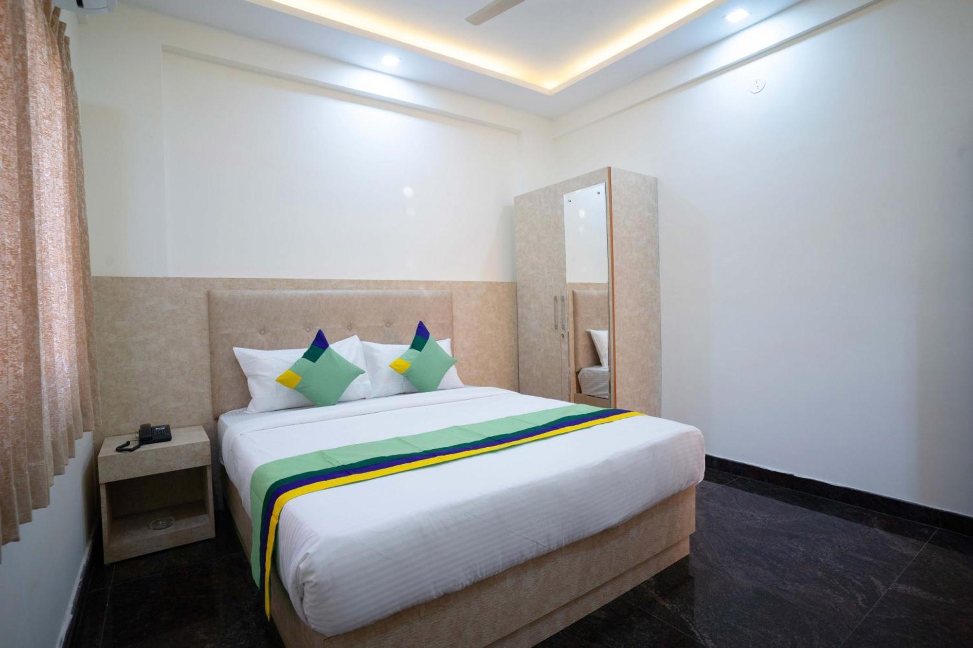 Treebo Galaxy Kings Suites, Hebbal Bangalore Exteriör bild