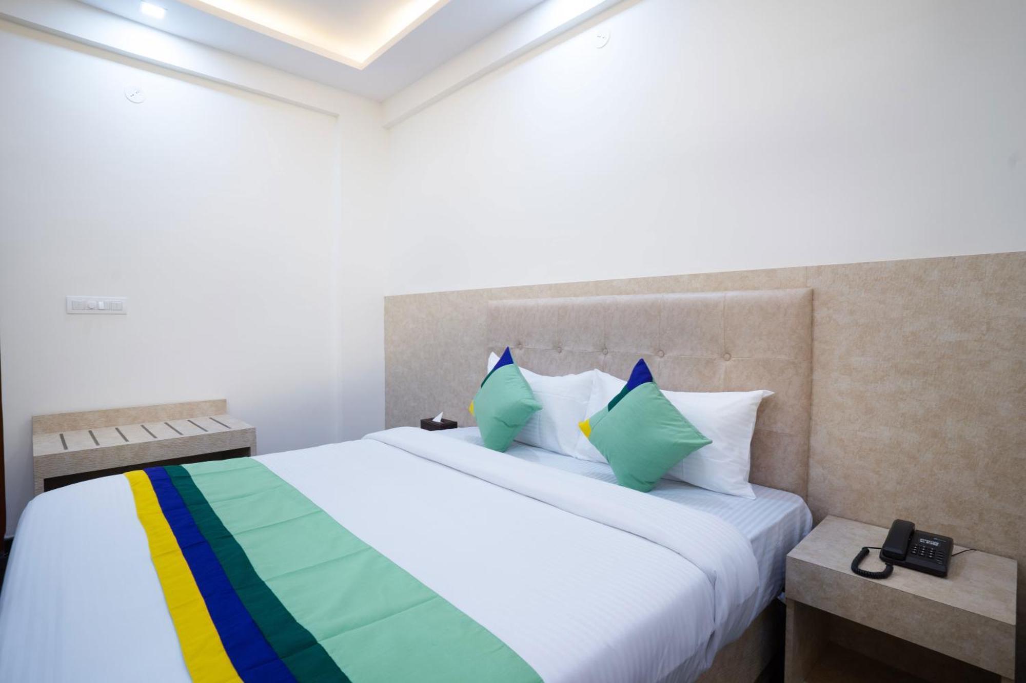 Treebo Galaxy Kings Suites, Hebbal Bangalore Exteriör bild