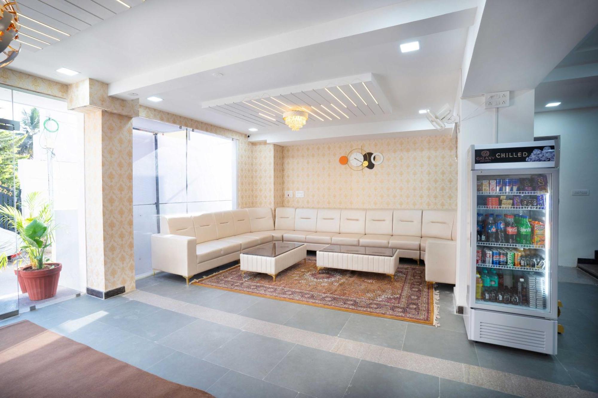 Treebo Galaxy Kings Suites, Hebbal Bangalore Exteriör bild