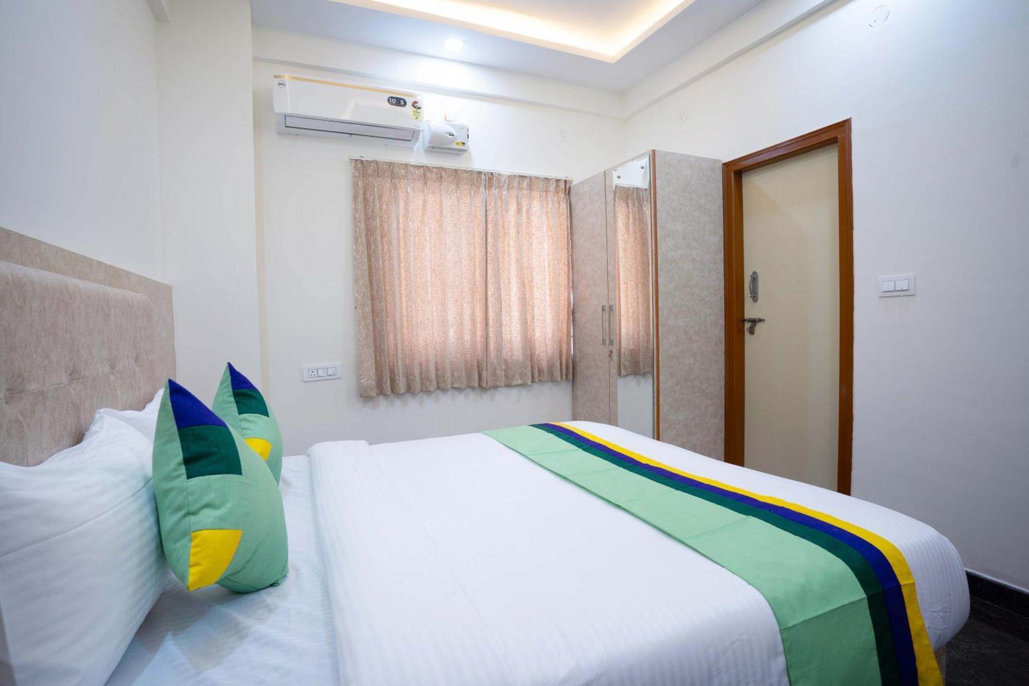 Treebo Galaxy Kings Suites, Hebbal Bangalore Exteriör bild