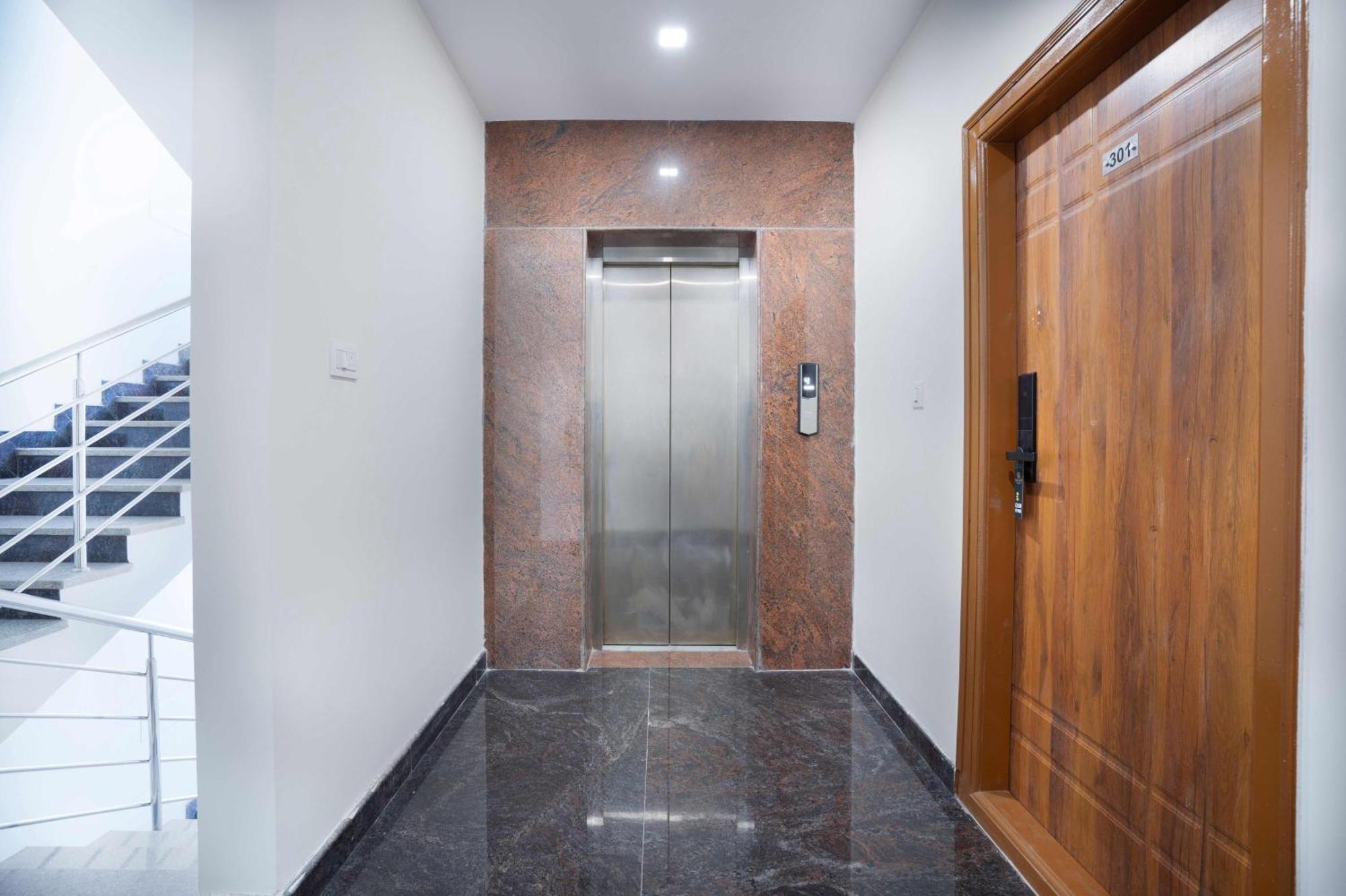 Treebo Galaxy Kings Suites, Hebbal Bangalore Exteriör bild