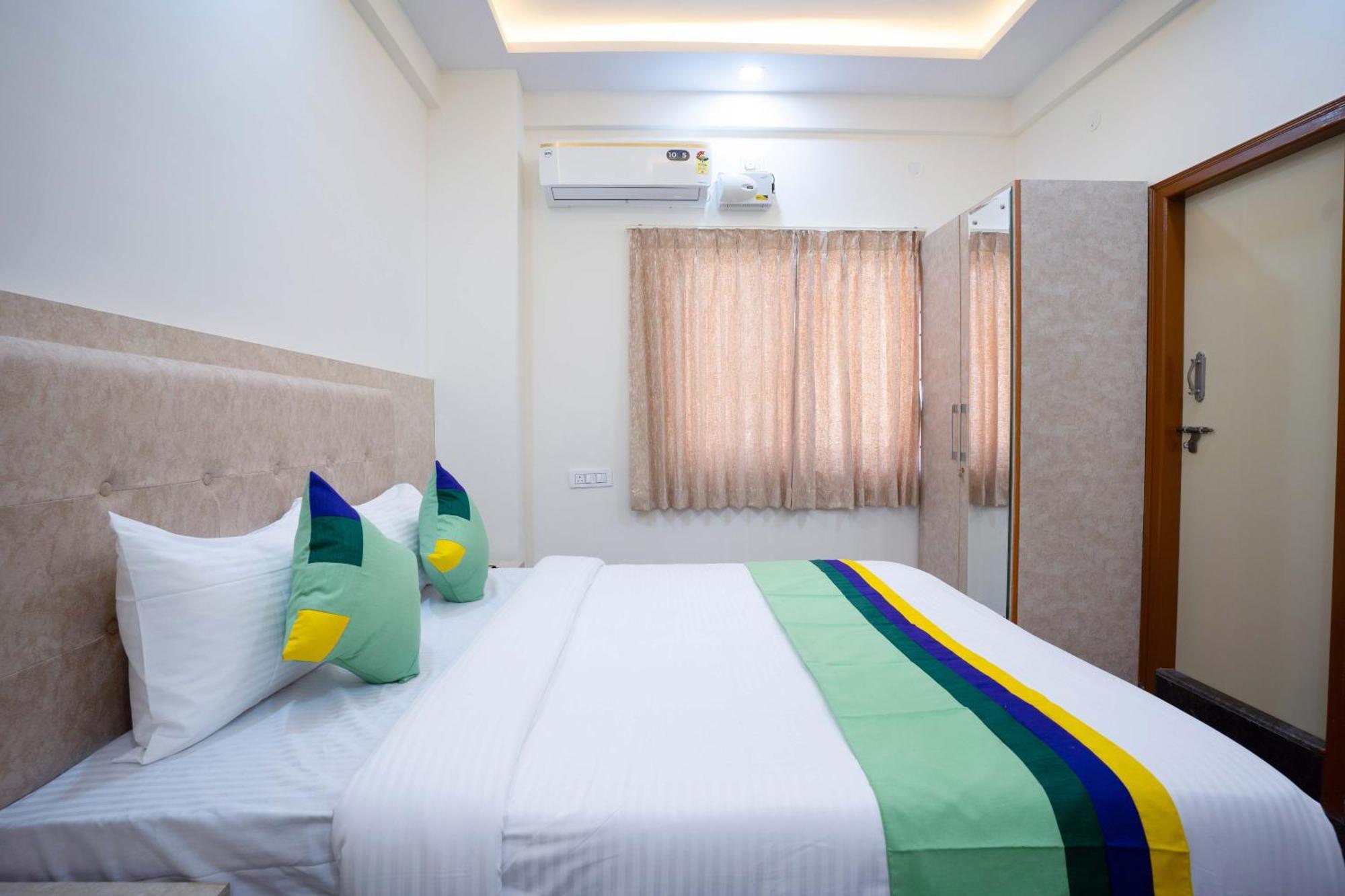 Treebo Galaxy Kings Suites, Hebbal Bangalore Exteriör bild