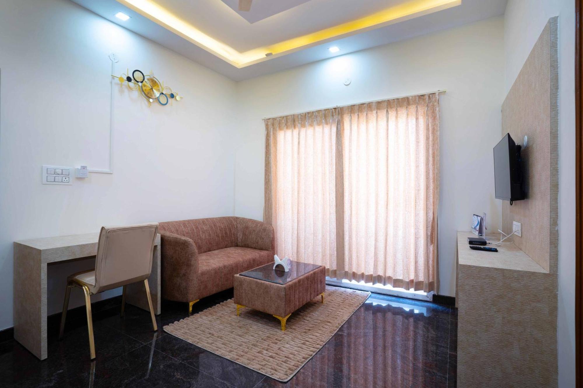 Treebo Galaxy Kings Suites, Hebbal Bangalore Exteriör bild